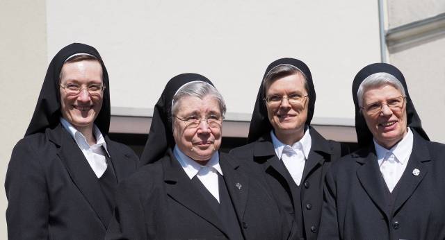 Nach dem Dankgottesdienst in Sankt Alfons. Von links nach rechts: Schwester Monika, Schwester Claudia, Provinzoberin Charlotte Oerthel und Schwester Andrea