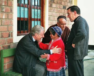 Pfarrer Schlede und Bischof Emiliano im von uns geförderten Alterheim in Chachapoyas