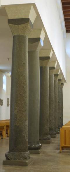 Säulenreihe zwischen rechtem Seitenschiff und Hauptschiff