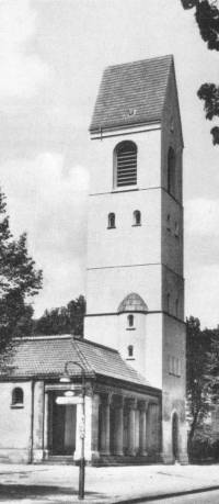 Zustand des Kirchturms von Mater Dolorosa nach dem Wiederaufbau im Jahr 1962