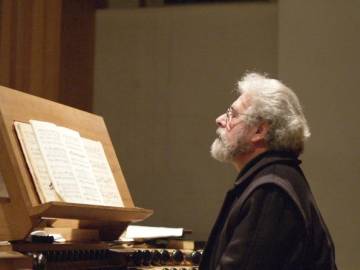 Peter Simonett an der Orgel von Mater Dolorosa