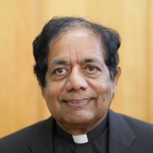 Pater Dr. Sebastian Punayar in unserer Sakristei