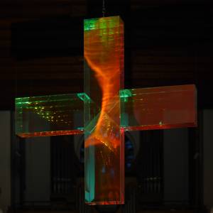 lichtkreuz.mater.dolorosa.mehrfache.reflexe.intern.a.jpg