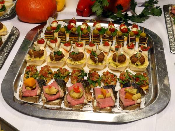 schnittchen.buffet.jpg
