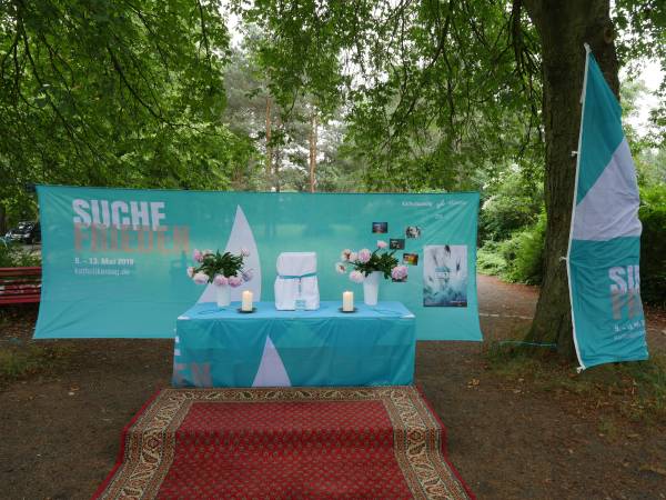 fronleichnamsprozession.3.6.2018.2.altar.suche.frieden.jpg
