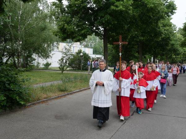 fronleichnamsprozession.3.6.2018.dietrich.bonhoeffer.jpg
