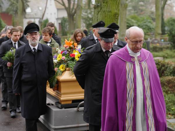 mechthild.haller.beerdigung.trauerzug.8.jpg